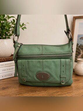 Fossil mint green leather  messenger crossbody bag